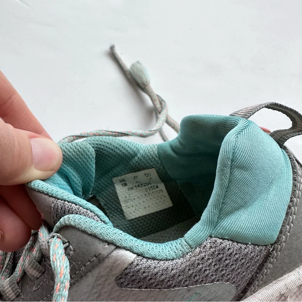 Saucony lace up